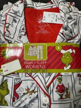 Women's 2 piece pajama set . The Grinch from Target with tags and smoke free